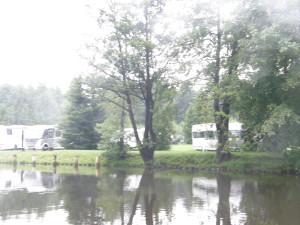 Campingplatz - Blick vom Fluss